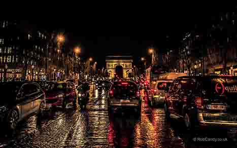 <p>Night shot of road leading to Arc de Triomphe</p>