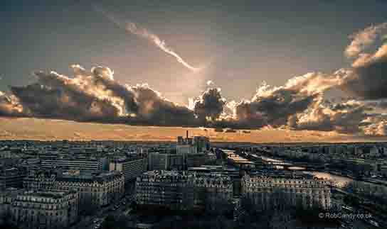 <p>Evening sky over Paris</p>