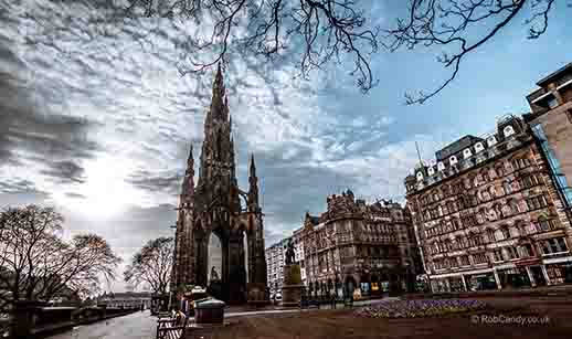 <p>Sir Walter Scott monument</p>