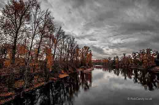 <p>River in late autumn</p>